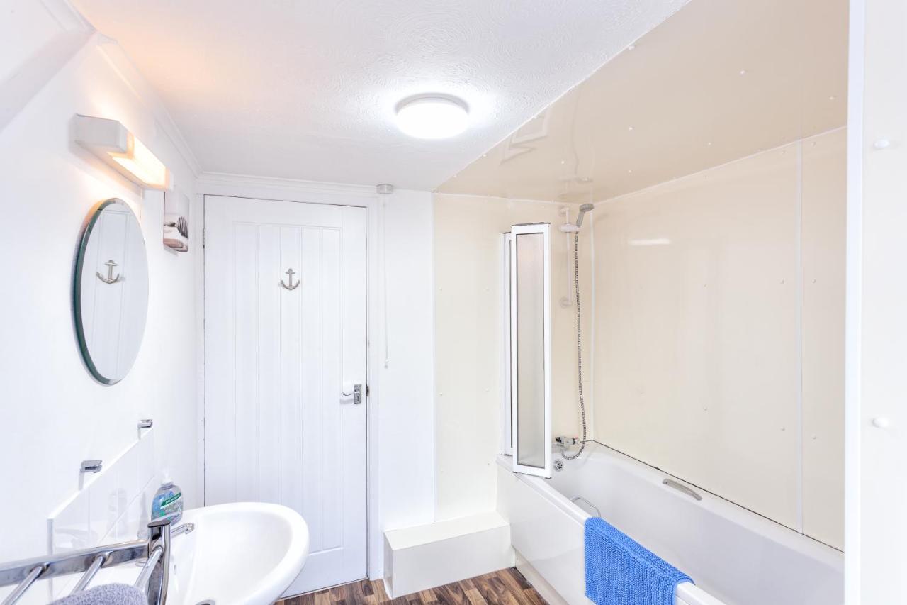 Ocean Backpackers Self-Catering Hostel Ilfracombe Bagian luar foto
