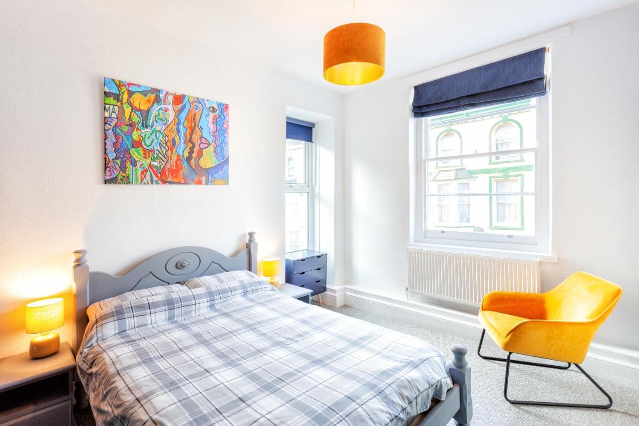 Ocean Backpackers Self-Catering Hostel Ilfracombe Bagian luar foto