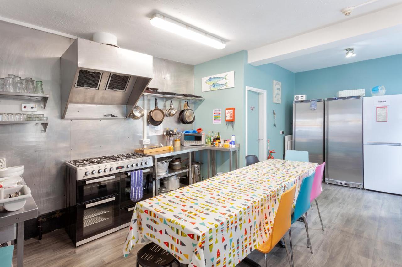 Ocean Backpackers Self-Catering Hostel Ilfracombe Bagian luar foto