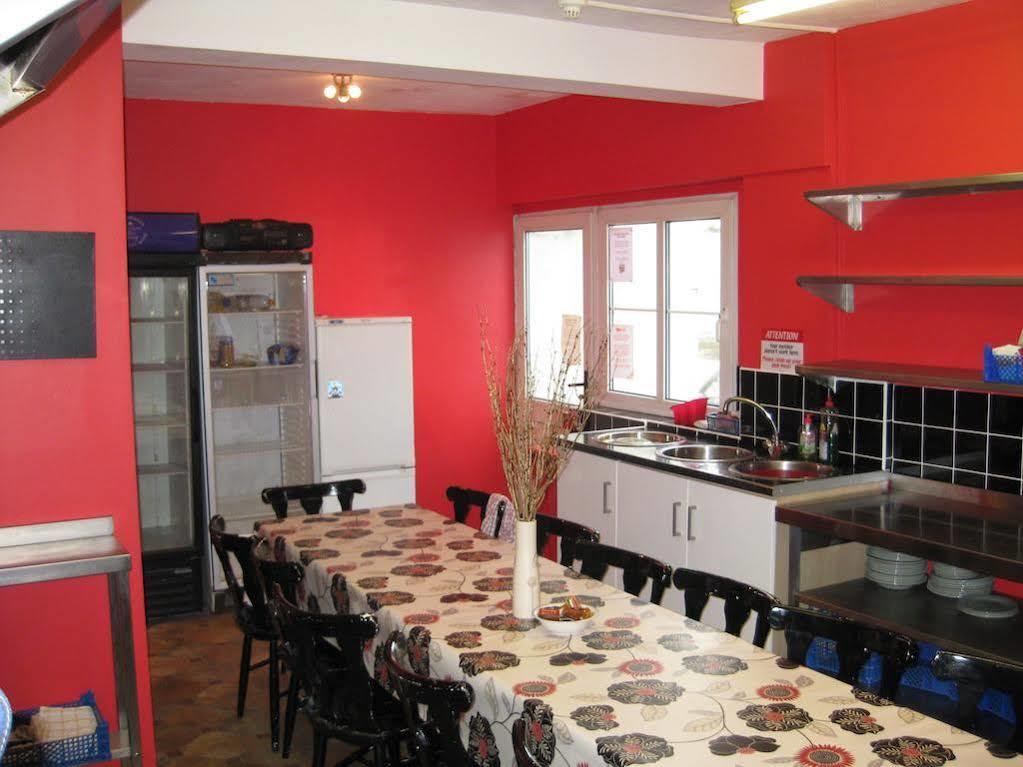 Ocean Backpackers Self-Catering Hostel Ilfracombe Bagian luar foto