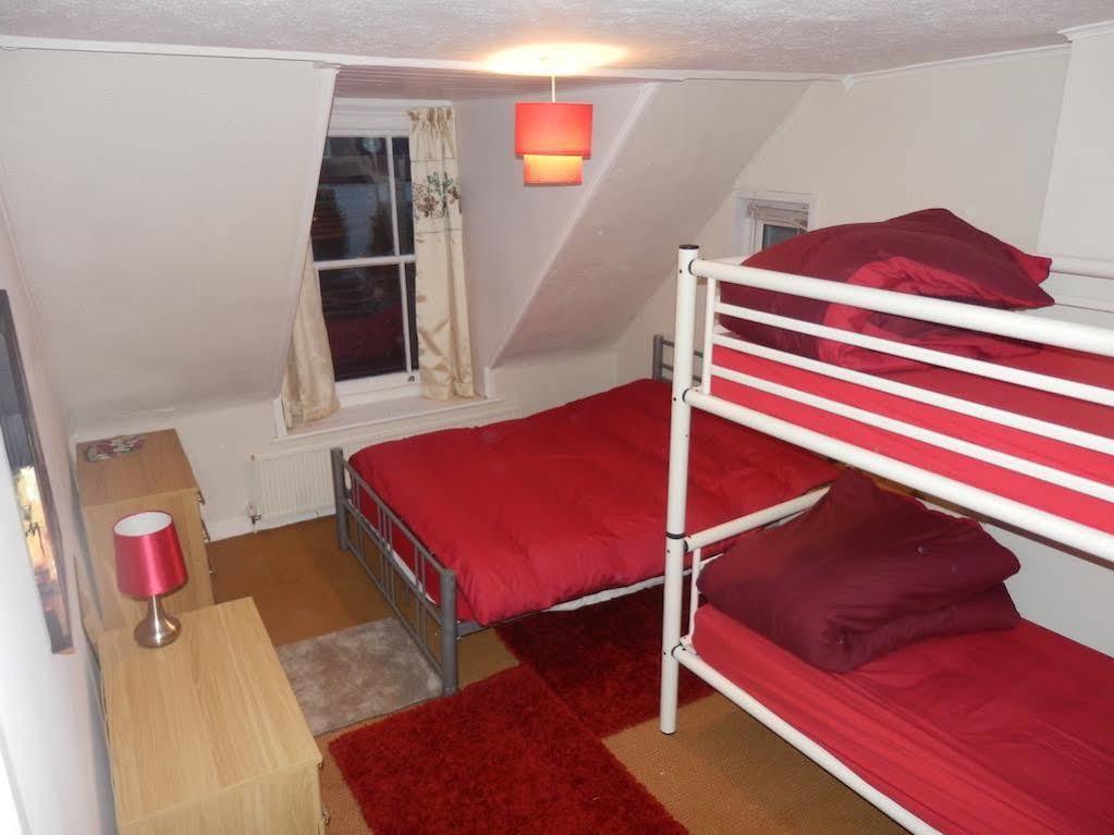 Ocean Backpackers Self-Catering Hostel Ilfracombe Bagian luar foto