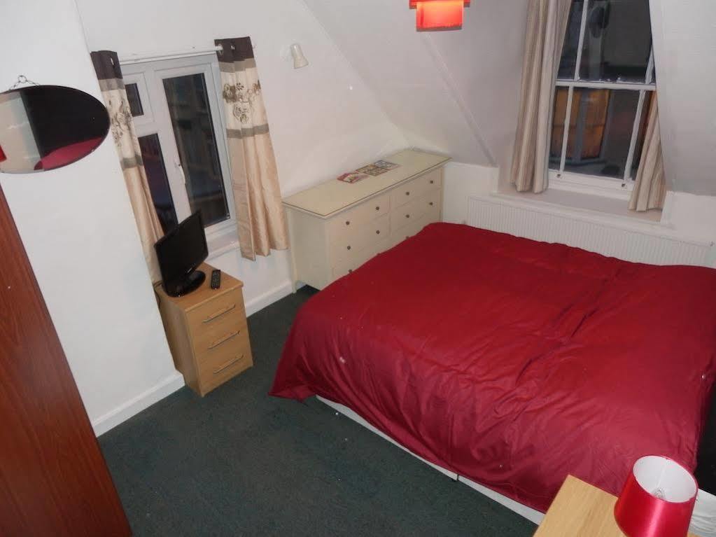 Ocean Backpackers Self-Catering Hostel Ilfracombe Bagian luar foto