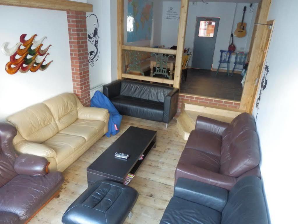 Ocean Backpackers Self-Catering Hostel Ilfracombe Bagian luar foto