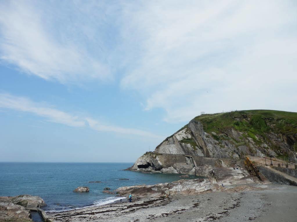 Ocean Backpackers Self-Catering Hostel Ilfracombe Bagian luar foto