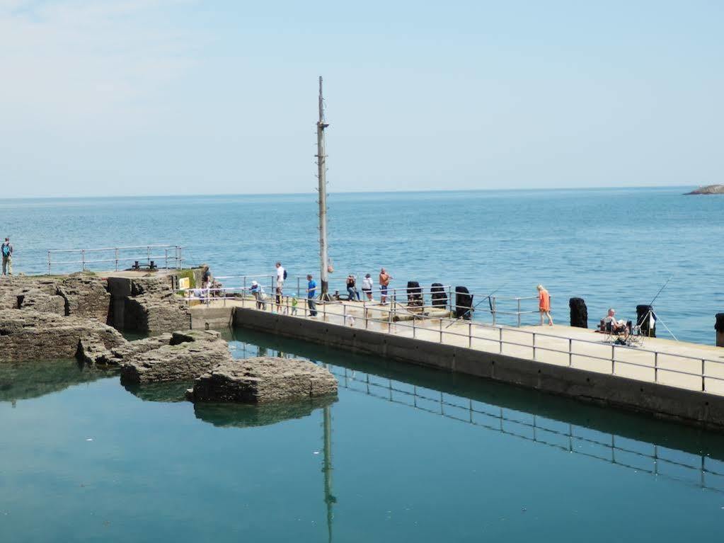 Ocean Backpackers Self-Catering Hostel Ilfracombe Bagian luar foto