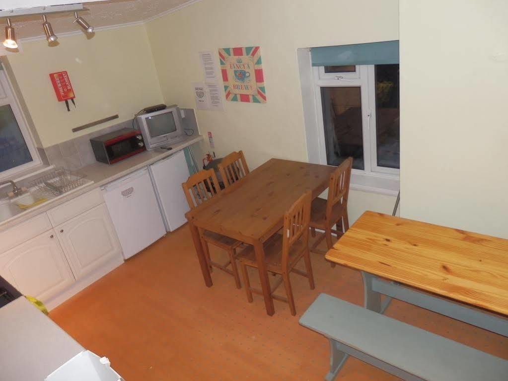 Ocean Backpackers Self-Catering Hostel Ilfracombe Bagian luar foto