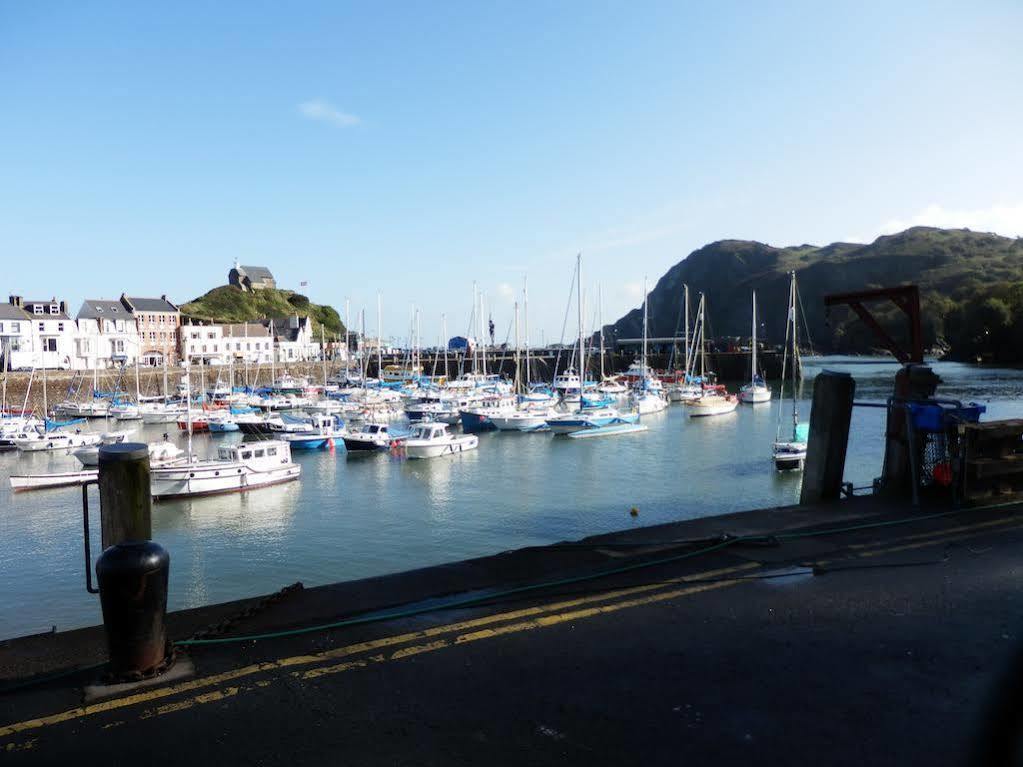 Ocean Backpackers Self-Catering Hostel Ilfracombe Bagian luar foto