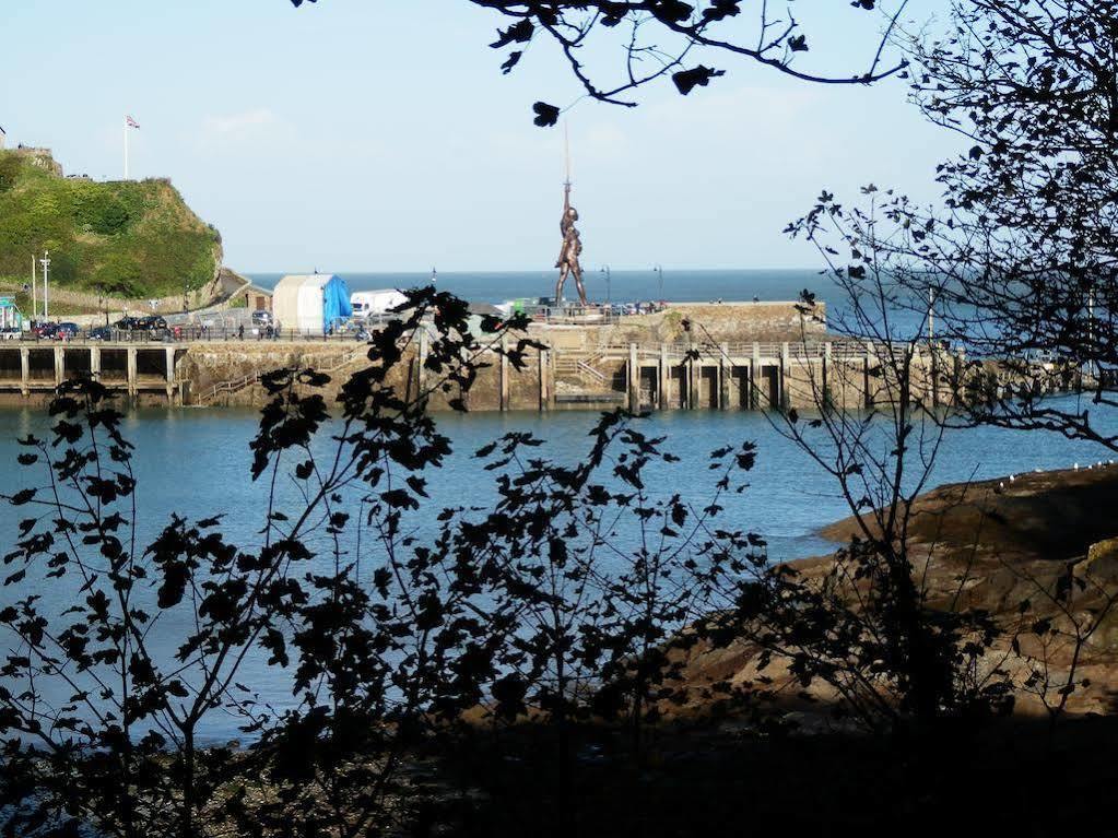 Ocean Backpackers Self-Catering Hostel Ilfracombe Bagian luar foto
