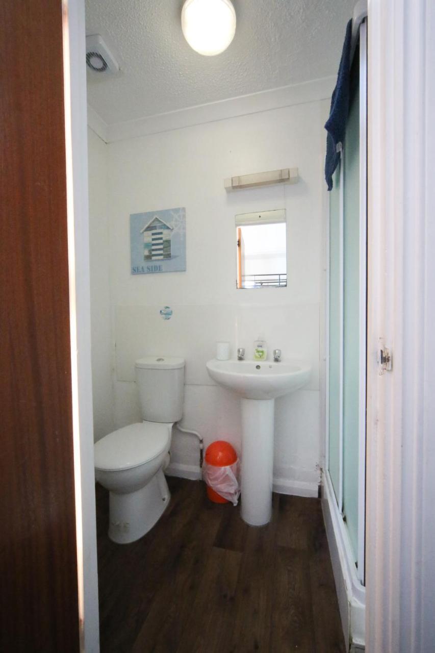 Ocean Backpackers Self-Catering Hostel Ilfracombe Bagian luar foto