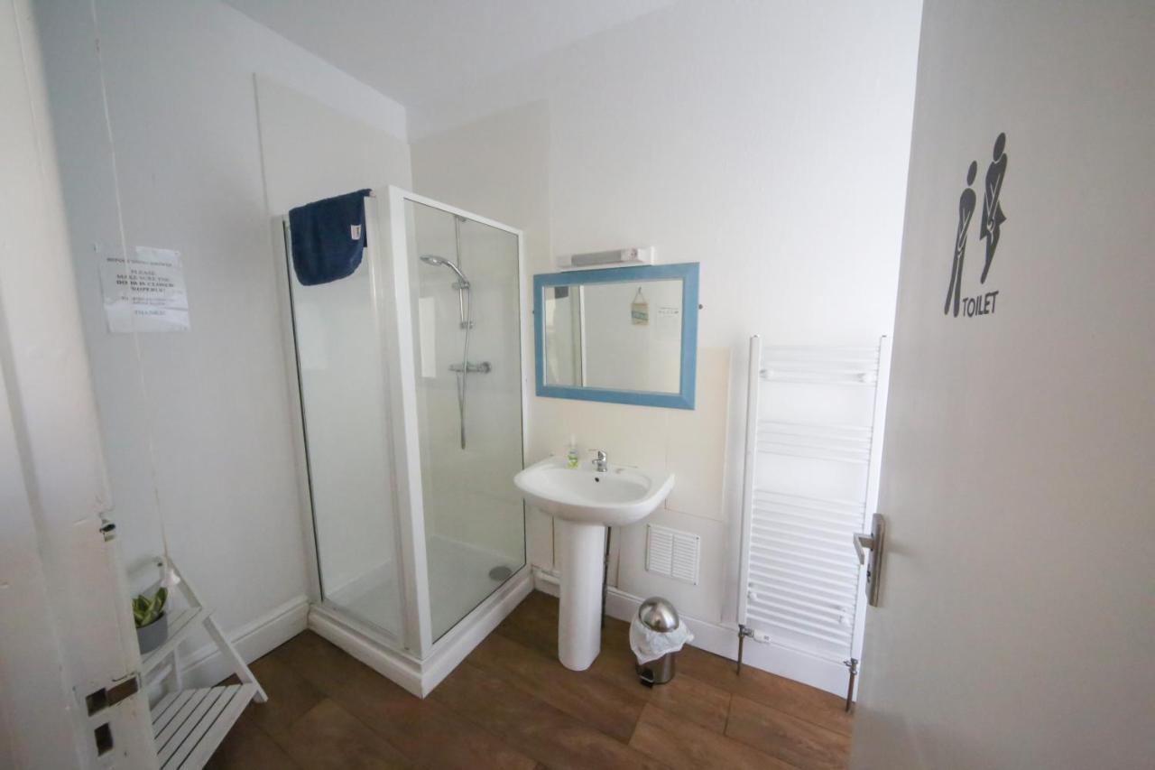 Ocean Backpackers Self-Catering Hostel Ilfracombe Bagian luar foto
